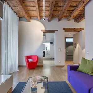 https://la-cortevecchia-20.italymilanhotels.net